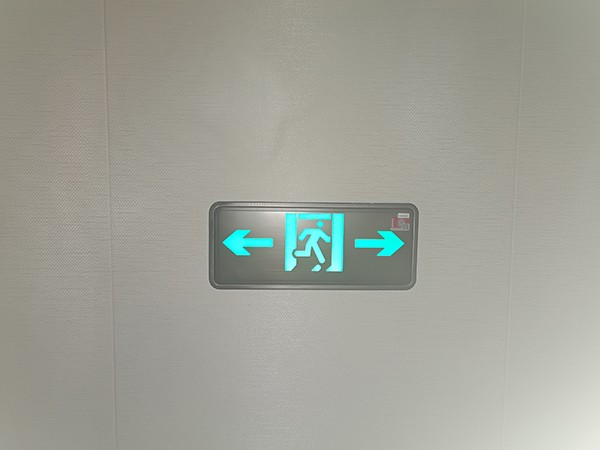 在大型商場中，集中控制智能疏散的優(yōu)勢何在？